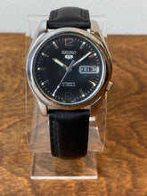 Load image into Gallery viewer, Vintage SEIKO 5 Automatic Watch