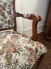 Load image into Gallery viewer, Gorgeous Vintage Floral Arm Chair