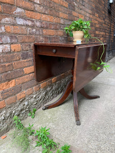 Beautiful Duncan Phyfe Style Drop Leaf Table