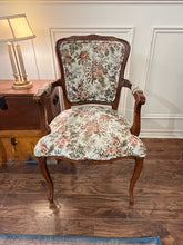 Load image into Gallery viewer, Gorgeous Vintage Floral Arm Chair