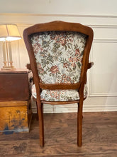 Load image into Gallery viewer, Gorgeous Vintage Floral Arm Chair