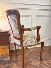 Load image into Gallery viewer, Gorgeous Vintage Floral Arm Chair