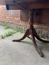 Load image into Gallery viewer, Beautiful Duncan Phyfe Style Drop Leaf Table