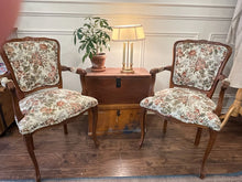 Load image into Gallery viewer, Gorgeous Vintage Floral Arm Chair