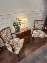 Load image into Gallery viewer, Gorgeous Vintage Floral Arm Chair