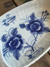 Load image into Gallery viewer, Vintage Blue and White Chicken Tray Dish