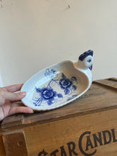 Load image into Gallery viewer, Vintage Blue and White Chicken Tray Dish