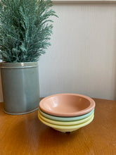 Load image into Gallery viewer, Vintage Mel Mac Set of 4 Bowls