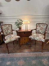 Load image into Gallery viewer, Gorgeous Vintage Floral Arm Chair
