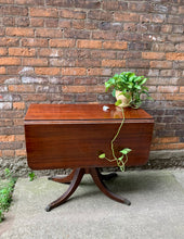 Load image into Gallery viewer, Beautiful Duncan Phyfe Style Drop Leaf Table