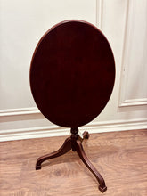 Load image into Gallery viewer, Small Tilt Top Table