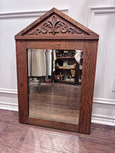 Load image into Gallery viewer, Beautiful Oak Antique Mirror