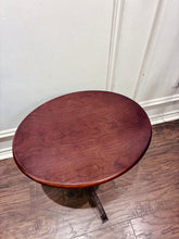 Load image into Gallery viewer, Small Tilt Top Table