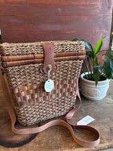 Load image into Gallery viewer, Awesome Insulated Picnic Basket Set