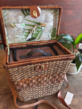 Load image into Gallery viewer, Awesome Insulated Picnic Basket Set