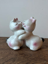 Load image into Gallery viewer, The Cutest Vintage S&amp;P Shakers Ever