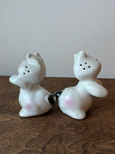 Load image into Gallery viewer, The Cutest Vintage S&amp;P Shakers Ever