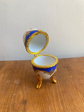 Load image into Gallery viewer, Vintage Egg Trinket Dish