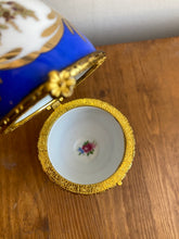 Load image into Gallery viewer, Vintage Egg Trinket Dish