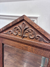 Load image into Gallery viewer, Beautiful Oak Antique Mirror