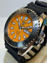 Load image into Gallery viewer, Rare SEIKO 5 Sports Watch