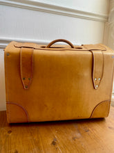 Load image into Gallery viewer, Couro Mar Brazilian Leather Briefcase