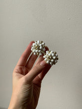 Load image into Gallery viewer, Beautiful Pearly White Clip On Earrings