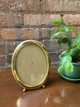 Load image into Gallery viewer, Oval 5x7 Brass Frame