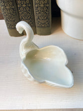 Load image into Gallery viewer, Pretty Swan Dish