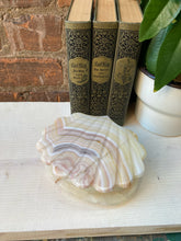 Load image into Gallery viewer, Onyx Alabaster Marble Clam Shell