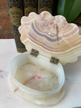 Load image into Gallery viewer, Onyx Alabaster Marble Clam Shell