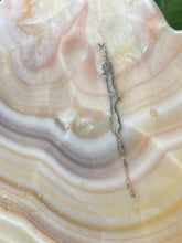 Load image into Gallery viewer, Onyx Alabaster Marble Clam Shell