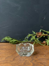 Load image into Gallery viewer, Beautiful Classic Shallow Glass Salt Cellar