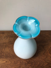 Load image into Gallery viewer, Blue And White Flower Vase
