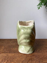 Load image into Gallery viewer, Green Shell Vase