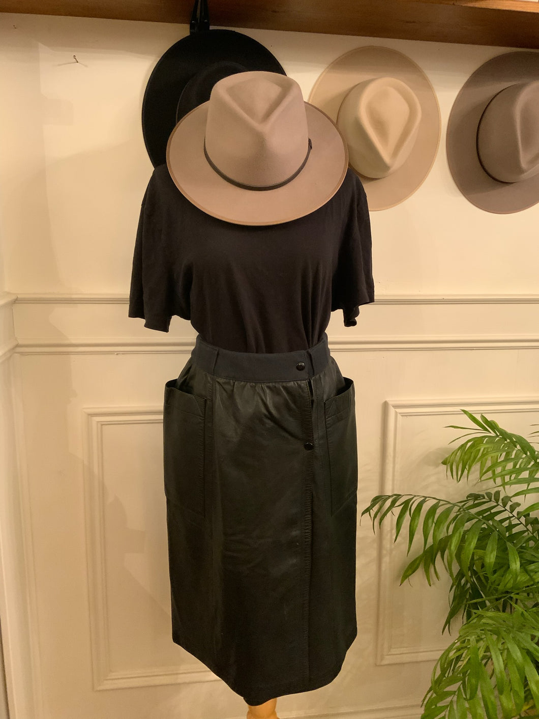 Vintage Black ‘Notice’ Skirt with Large Pockets (Size 42)