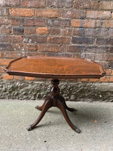 Load image into Gallery viewer, Stunning Antique Small Duncan Phyfe Coffee Table