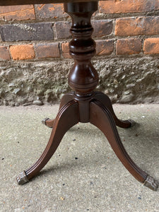 Stunning Antique Small Duncan Phyfe Coffee Table