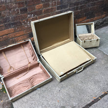 Load image into Gallery viewer, Vintage Samsonite 3pc Luggage