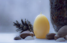 Load image into Gallery viewer, Wee Egg Beeswax candle