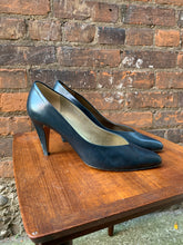 Load image into Gallery viewer, Vintage Navy Blue Leather Heels Made in Italy (Size 9)