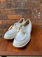 Load image into Gallery viewer, Vintage Brunswick Bowling Shoes (Size 9)