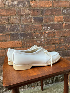 Vintage Brunswick Bowling Shoes (Size 9)